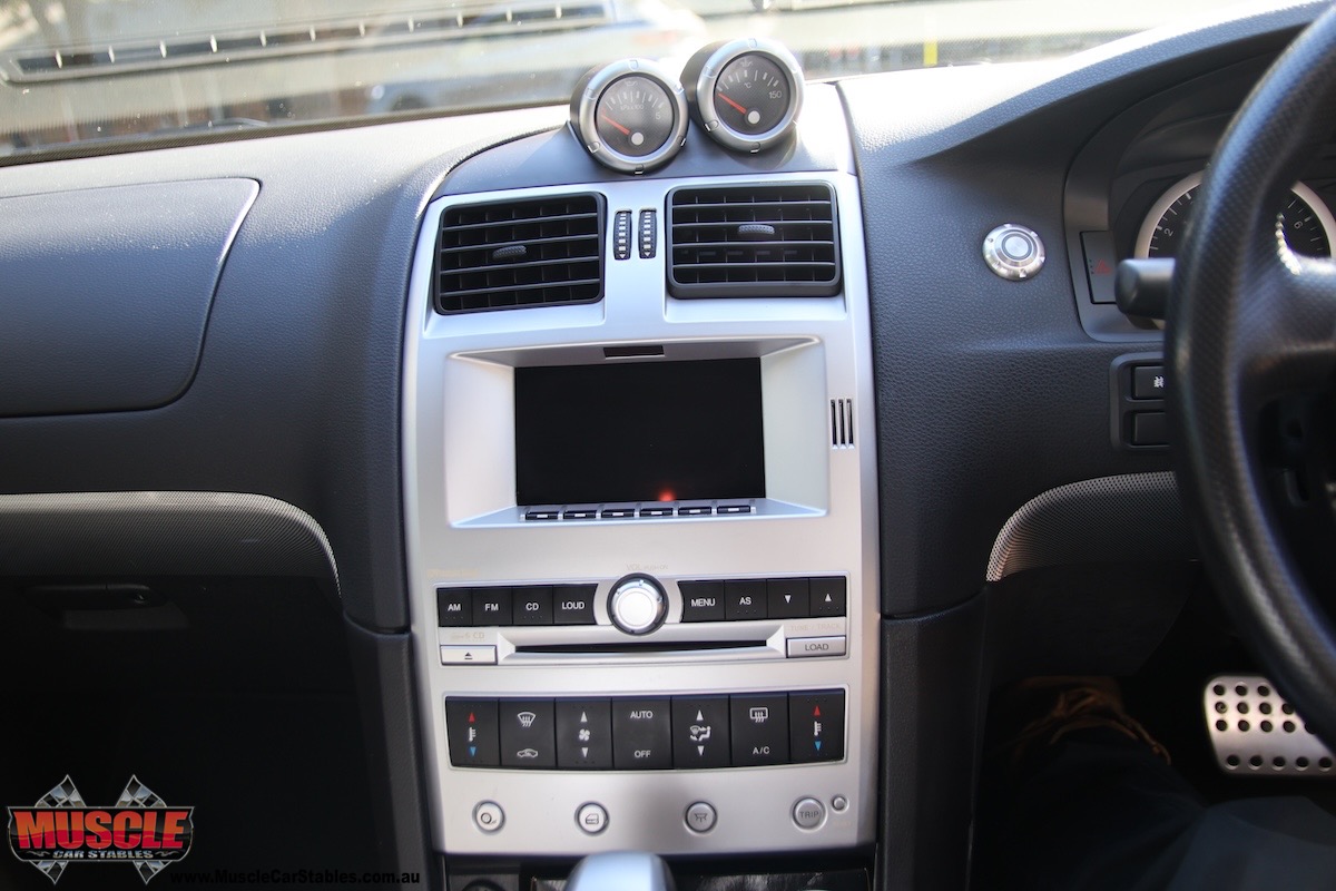 2004 Ford Falcon GT center console
