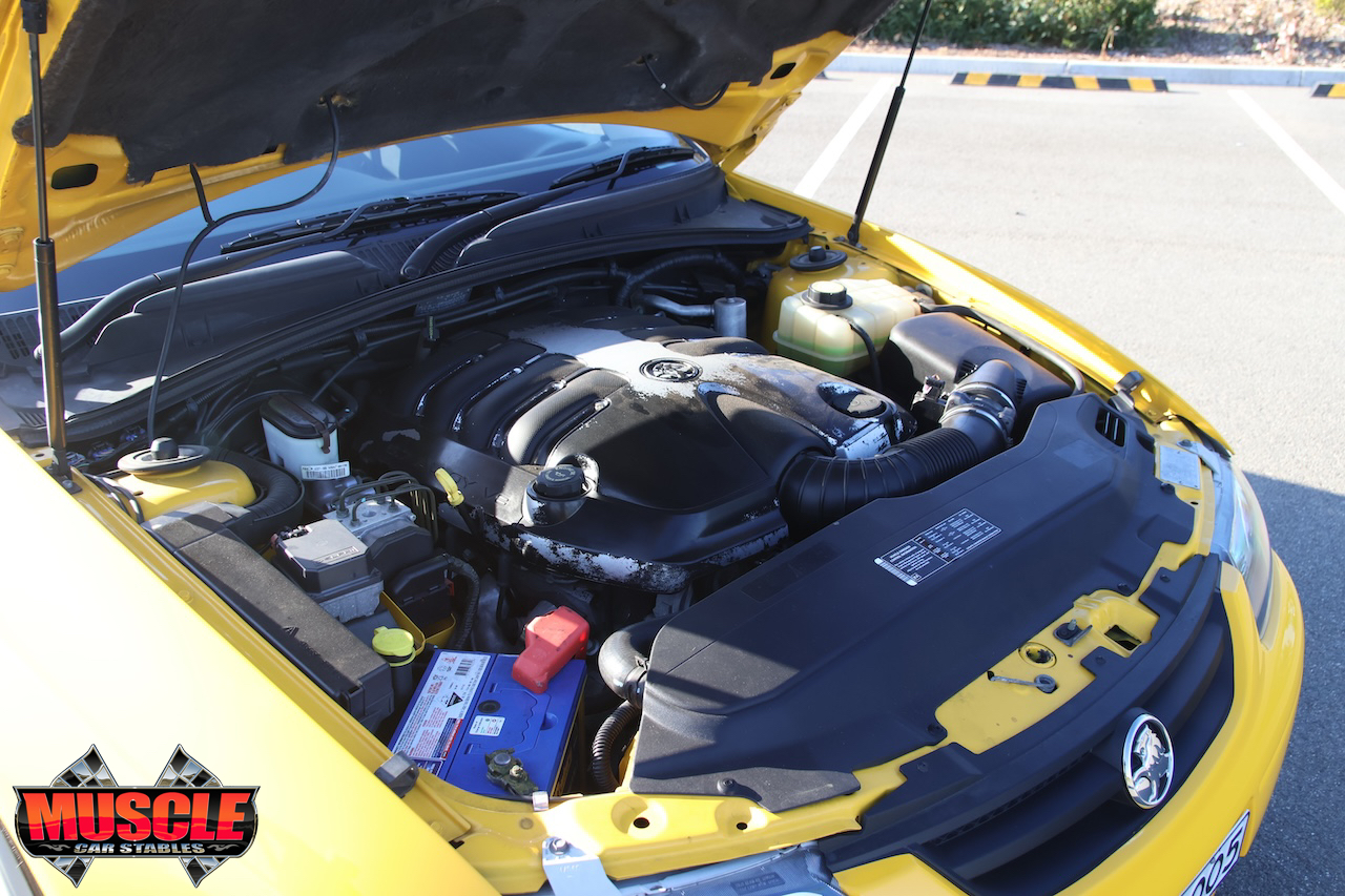2002 Holden Monaro CV8 Devil Yellow - LS1
