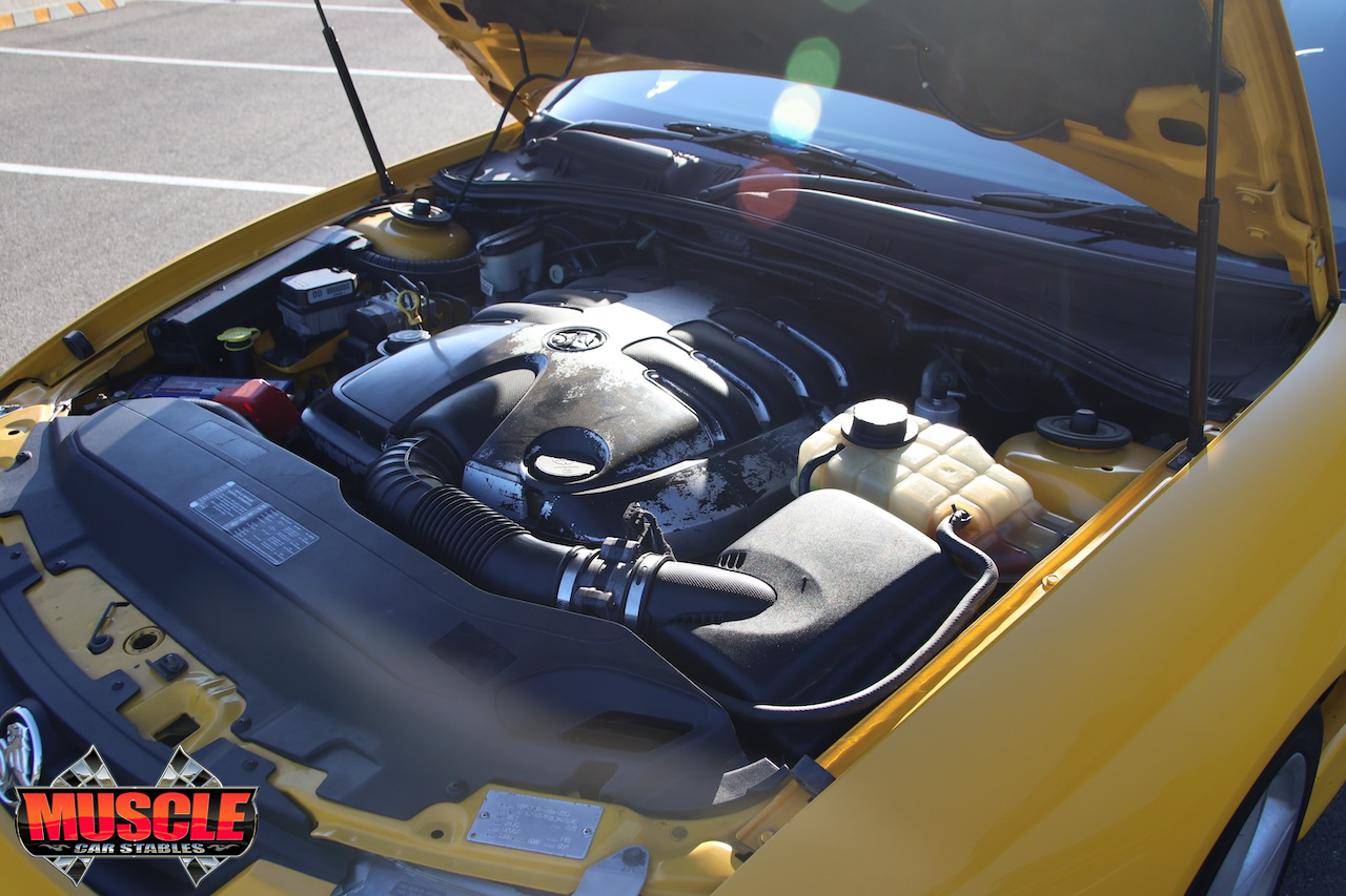 2002 Holden Monaro CV8 Devil Yellow - Engine bay