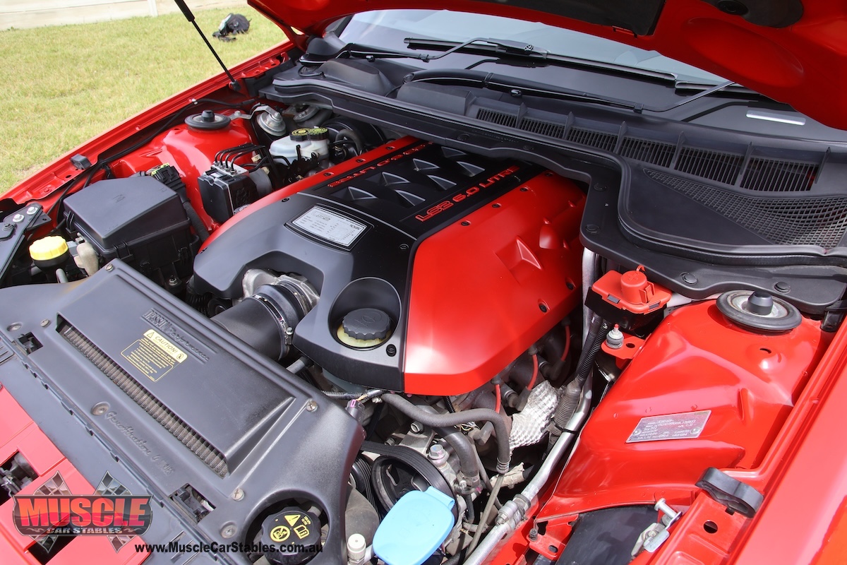 2008 VE Clubsport R8 engine bay side