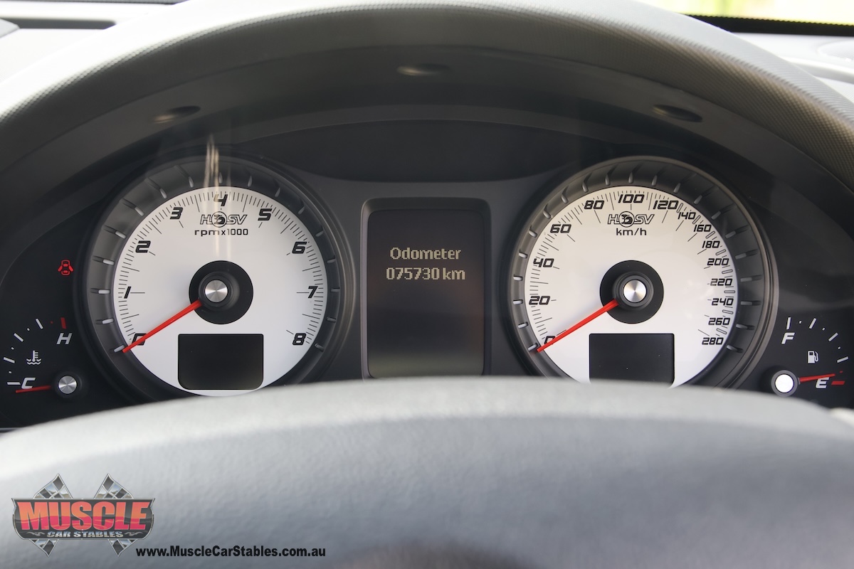 2008 VE Clubsport R8 dash